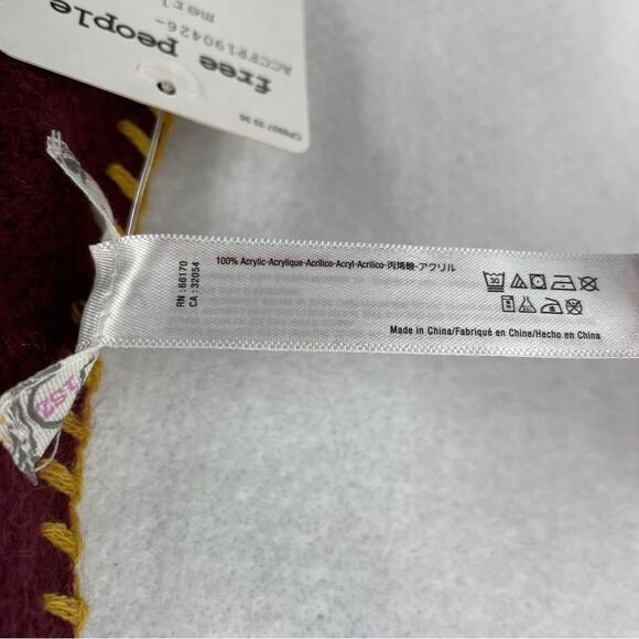 Free People Blanket Fringe Rectangle Scarf NWT - Picture 4 of 6